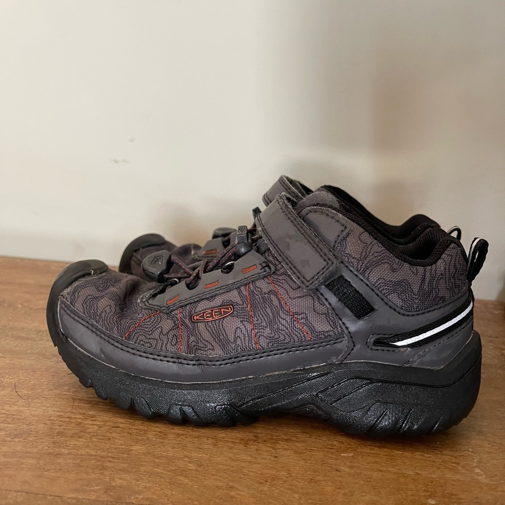 KEEN kids Black and Gray Shoes